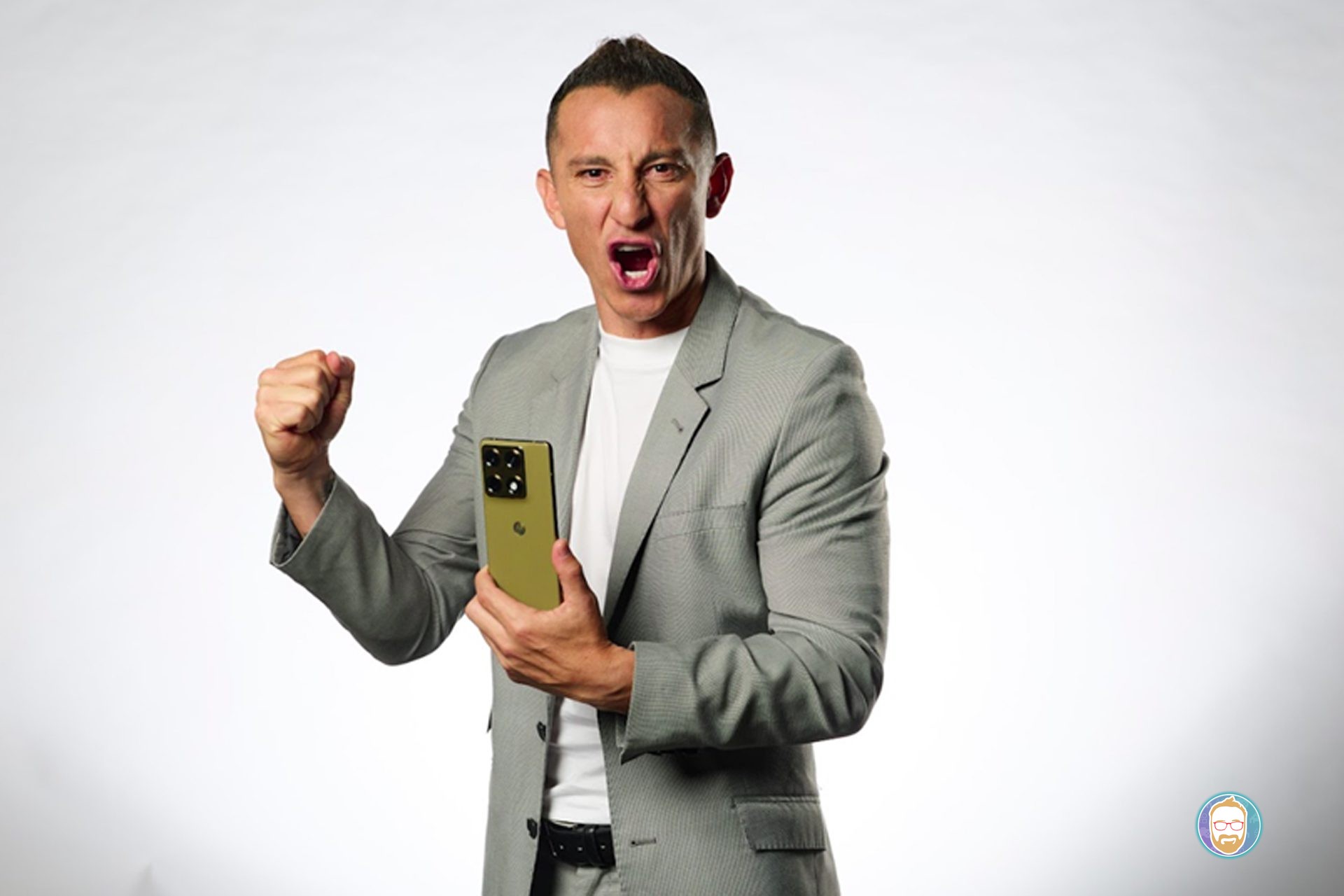 Motorola se lanza a la cancha con leyendas del fútbol para la Copa Mundial FIFA 2026™