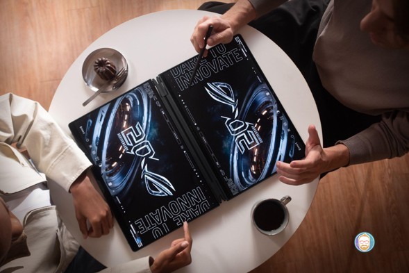 El Asus Zenbook Fold OLED revoluciona el trabajo y el juego