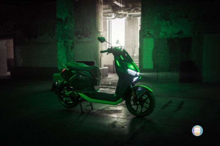 ¡Razer y NIU conquistan las calles! Conoce la moto eléctrica inteligente edición especial FQiX